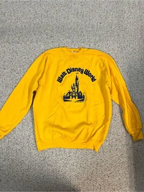 VTG Walt Disney World Yellow Graphic Crewneck 70’s  Sweatshirt